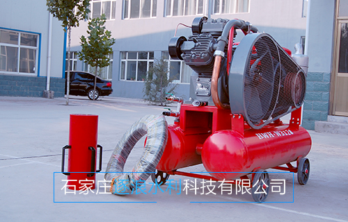 逐浪水利在我愛發(fā)明節(jié)目展示新型防汛氣動(dòng)打樁機(jī)