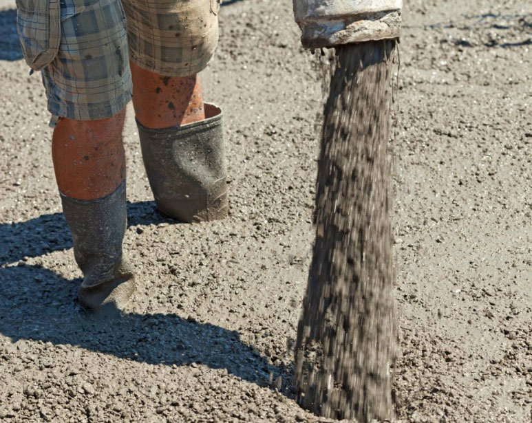 雨天實(shí)施防汛混凝土工程應(yīng)該注意哪些？【植樁機(jī)廠家】