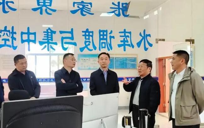 劉衛(wèi)兵開(kāi)展巡河工作并調(diào)研防汛備汛有關(guān)情況