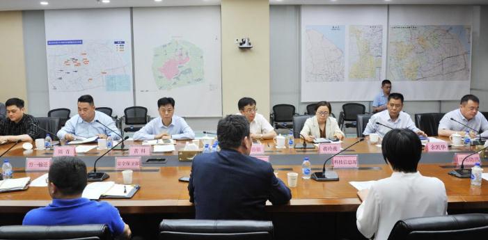 市排水公司與徐匯區(qū)水務(wù)局聯(lián)合開(kāi)展“市區(qū)聯(lián)動(dòng)”防汛專項(xiàng)應(yīng)急演練