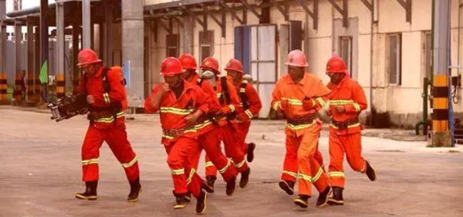 嘉魚開展?；飞a(chǎn)安全事故綜合處置應急演練